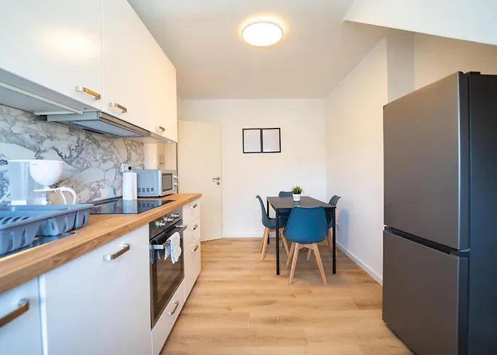 Apartamento Moderne Monteur- Und Familienwohnung Auf Zeit In Süd